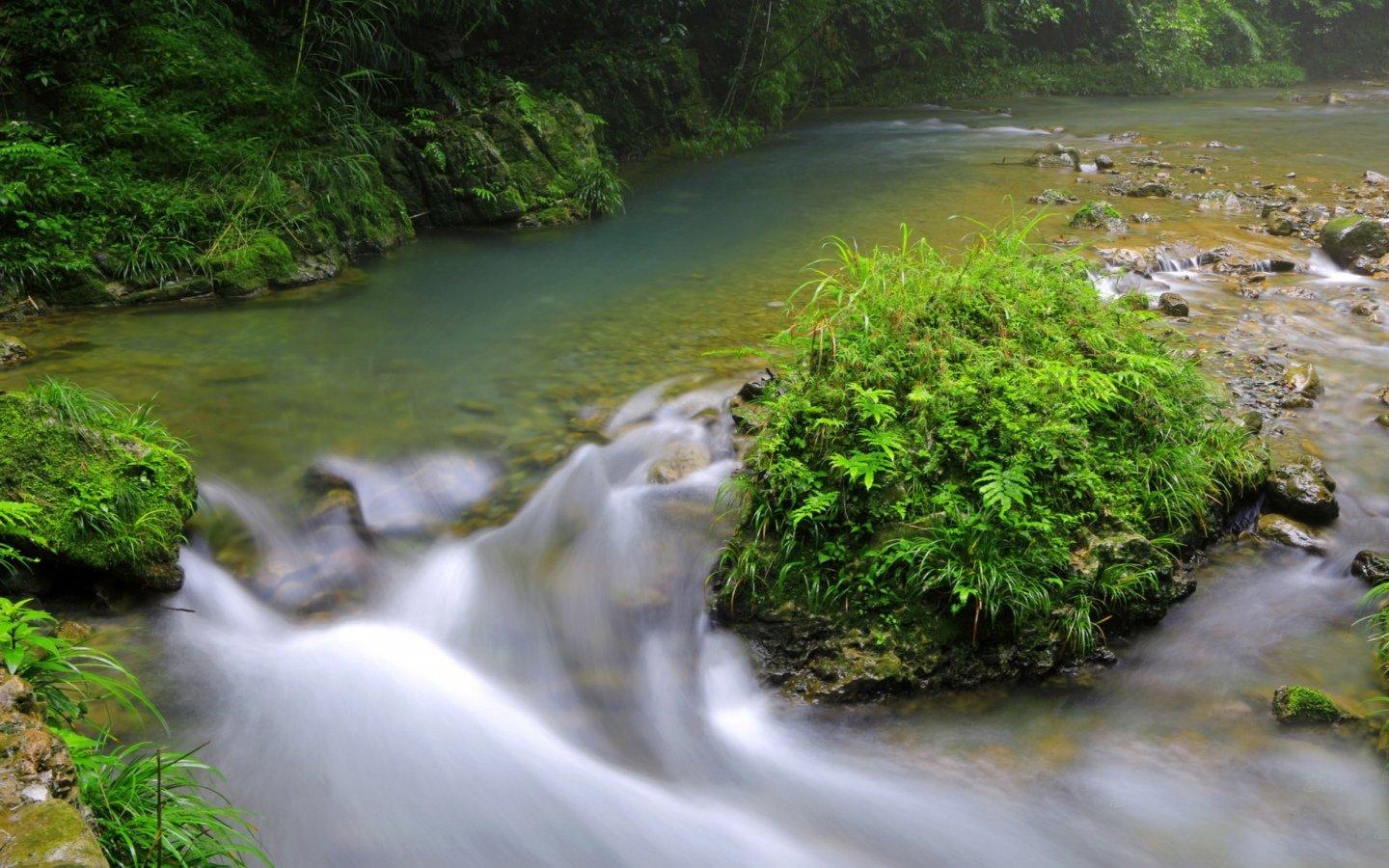 高清潺潺溪流美如画风景壁纸桌面10