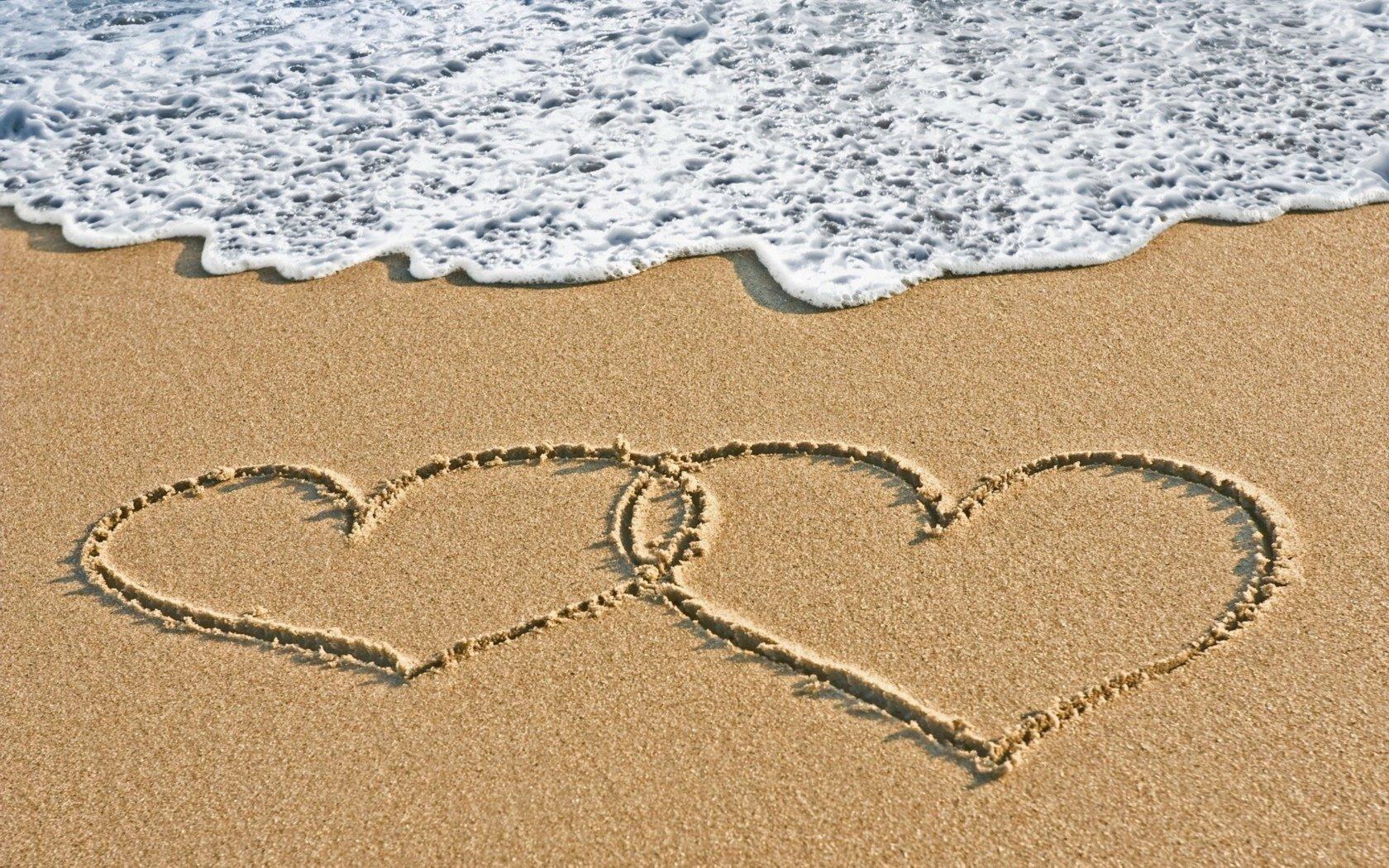 沙滩上love心型非主流壁纸下载