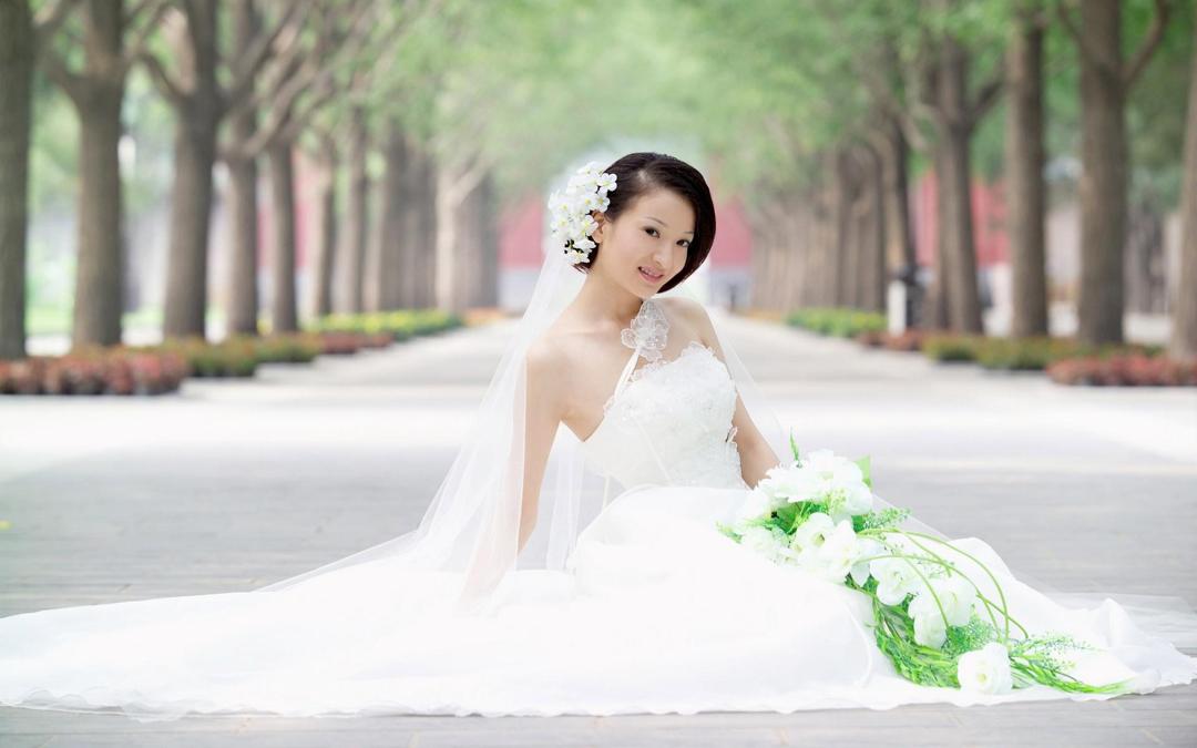 小清新白色婚纱照高清美女桌面摄影壁纸