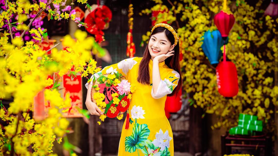 喜气的中国年旗袍美女壁纸图片