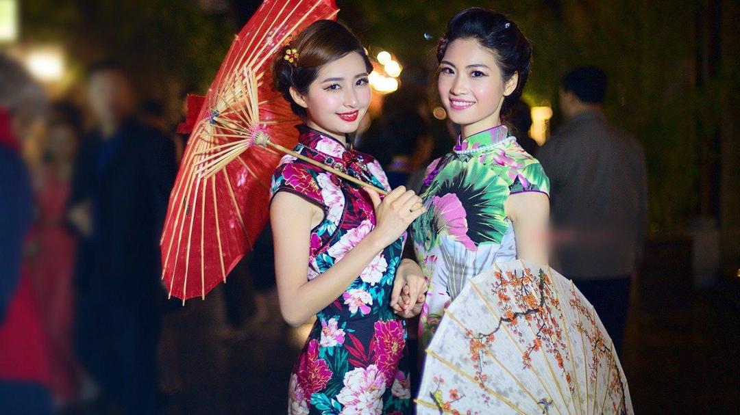 夜晚高清中国古典旗袍美女壁纸