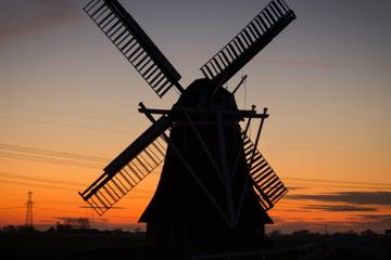 转动的荷兰风车图片高清壁纸