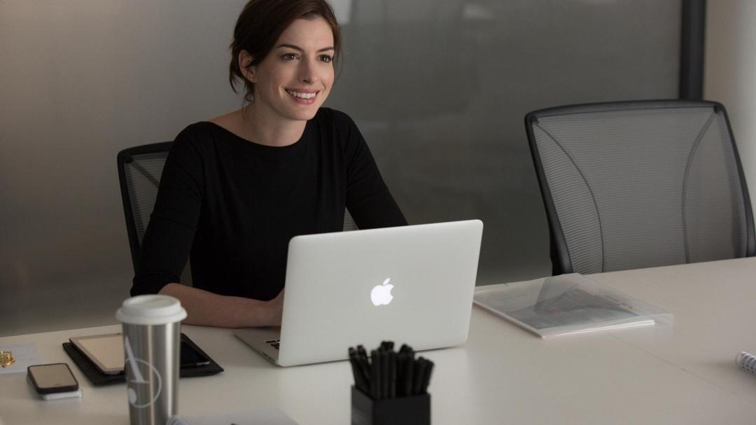 安妮·海瑟薇（Anne Hathaway）苹果办公笔记本电脑壁纸