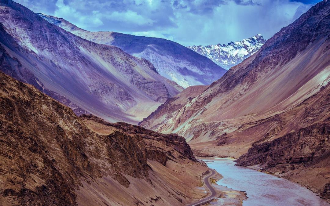世界海拔最高的山脉—喜马拉雅山脉背景图