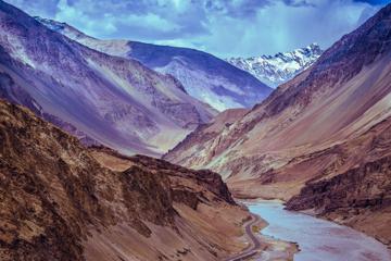 世界海拔最高的山脉—喜马拉雅山脉背景图
