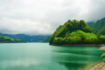 高清护眼,河流,树木电脑桌面壁纸