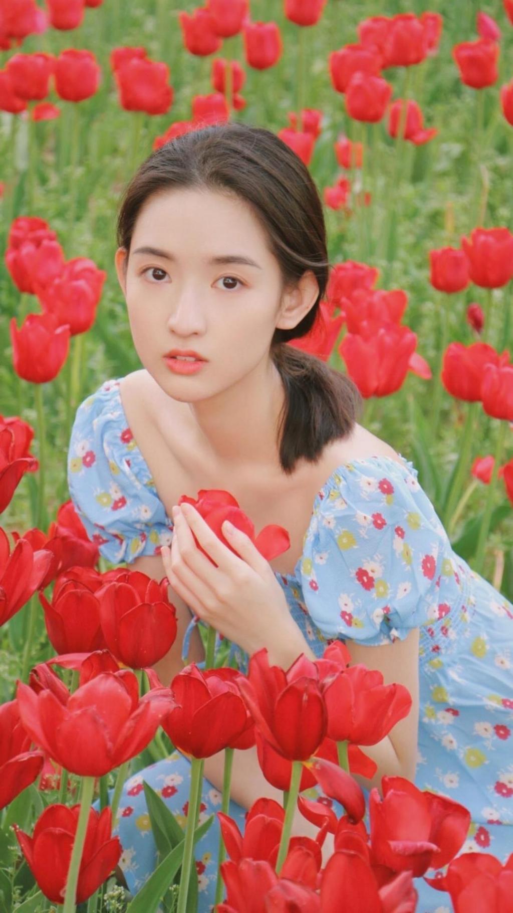 少女风王玉雯小清新碎花裙迷人写真手机壁纸图片下载