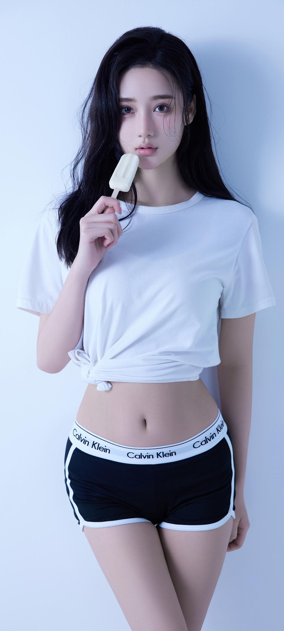 美女模特雪糕白色衣服好看身材手机桌面高清壁纸