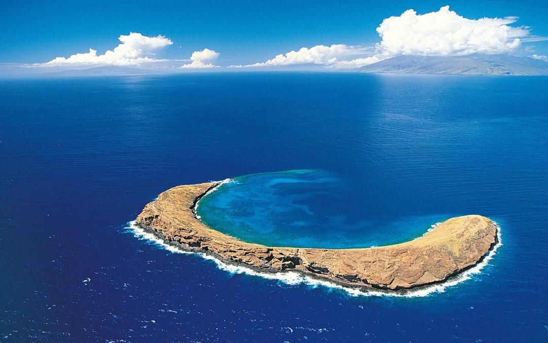 蓝蓝的大海岛屿风景壁纸