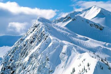 白色的雪山风景高清壁纸图片