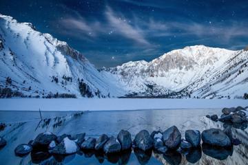 雪山湖泊风景高清图片壁纸
