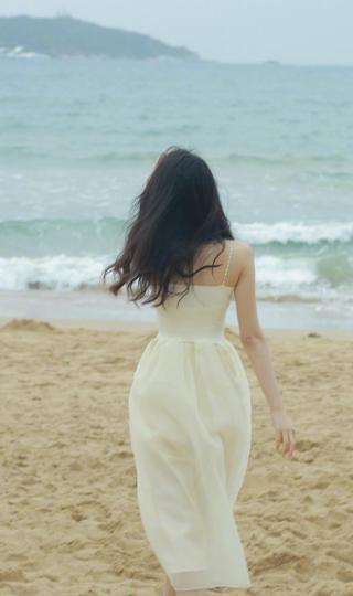 美女裙子背影海滩海边手机壁纸