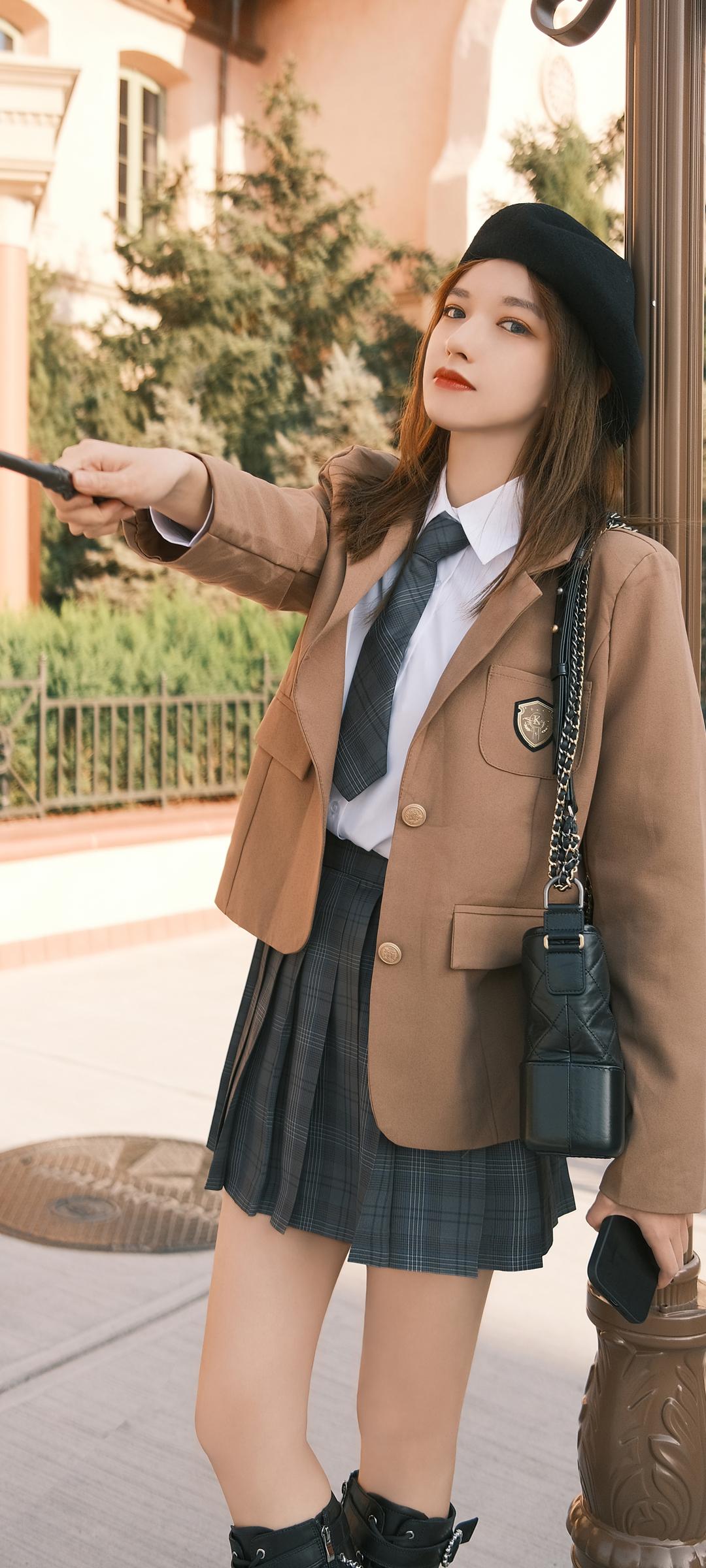 程潇百褶裙美女手机壁纸