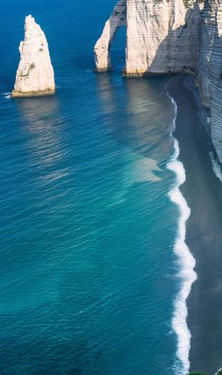 海边岩石蓝色大海风景手机壁纸