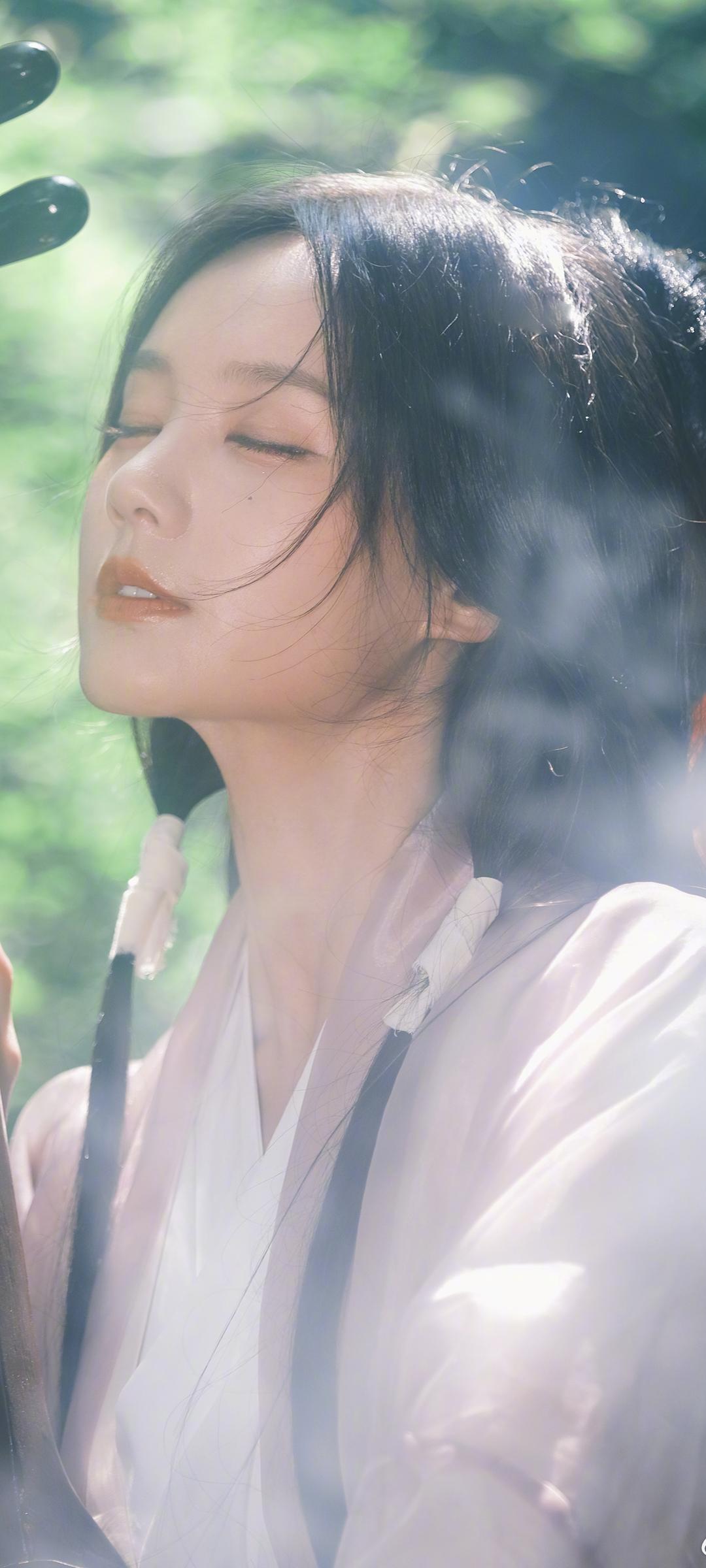 唯美闭眼古装美女李一桐高清壁纸