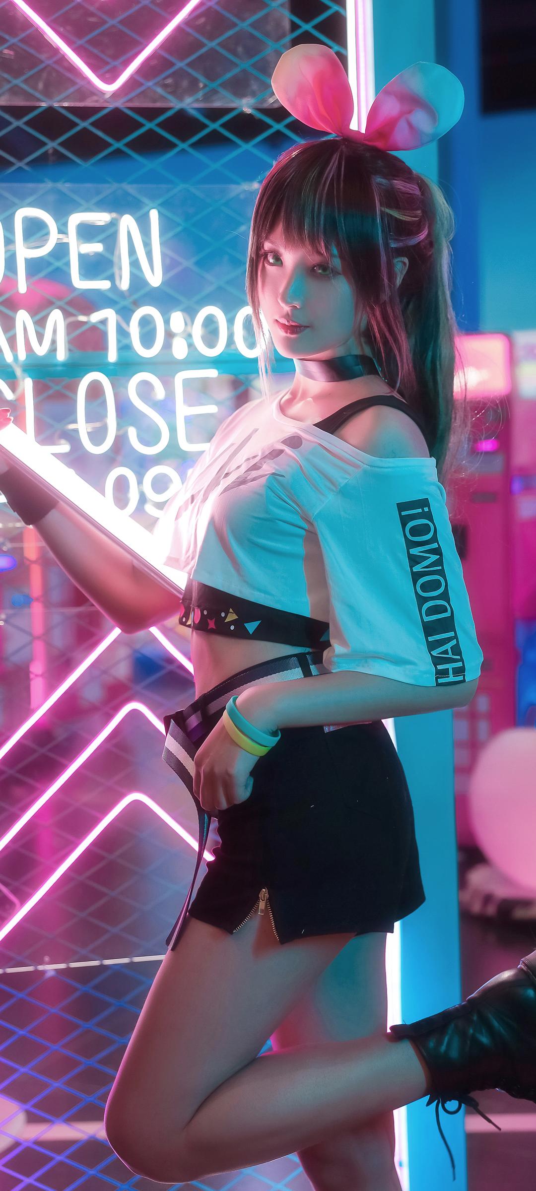 高清科幻少女全面屏手机壁纸