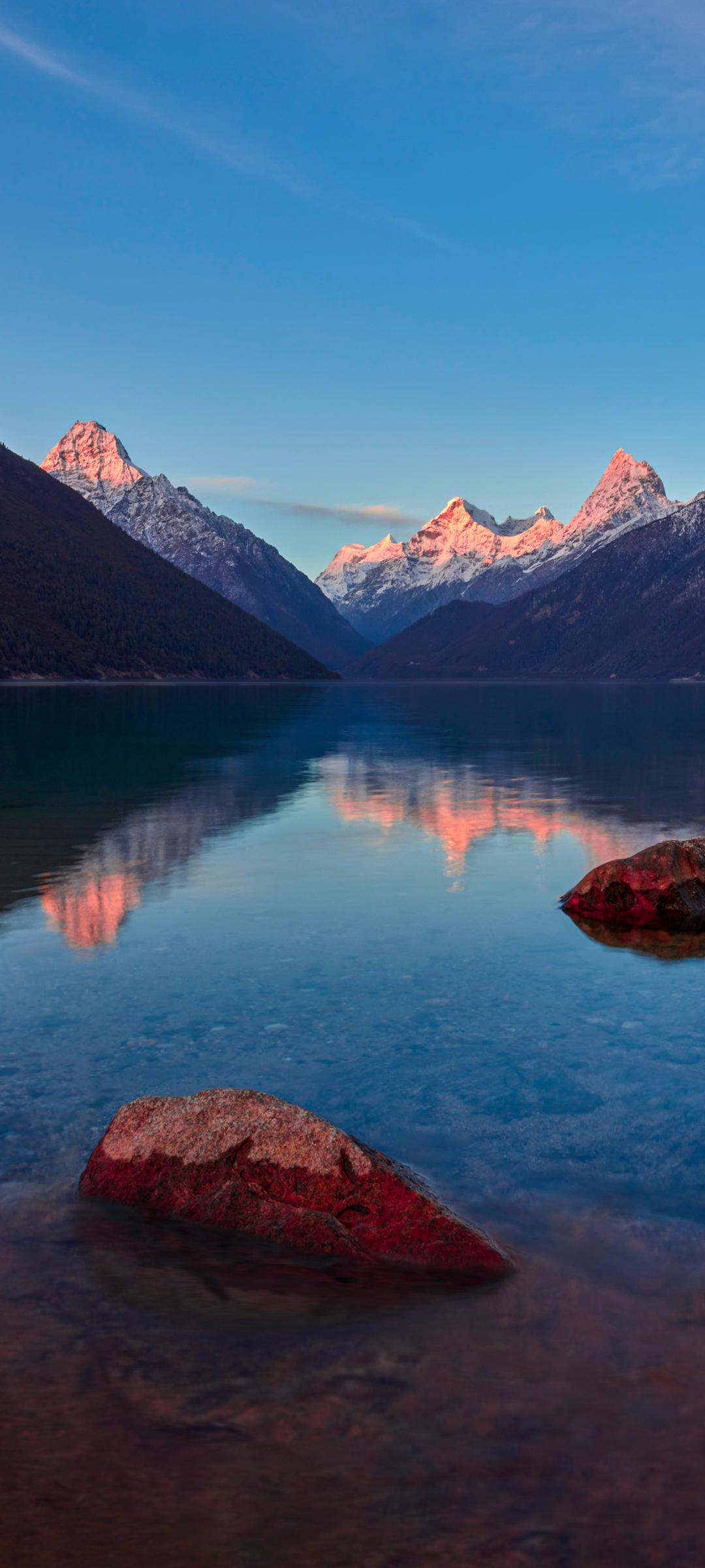 高山湖水石头风景全屏手机壁纸