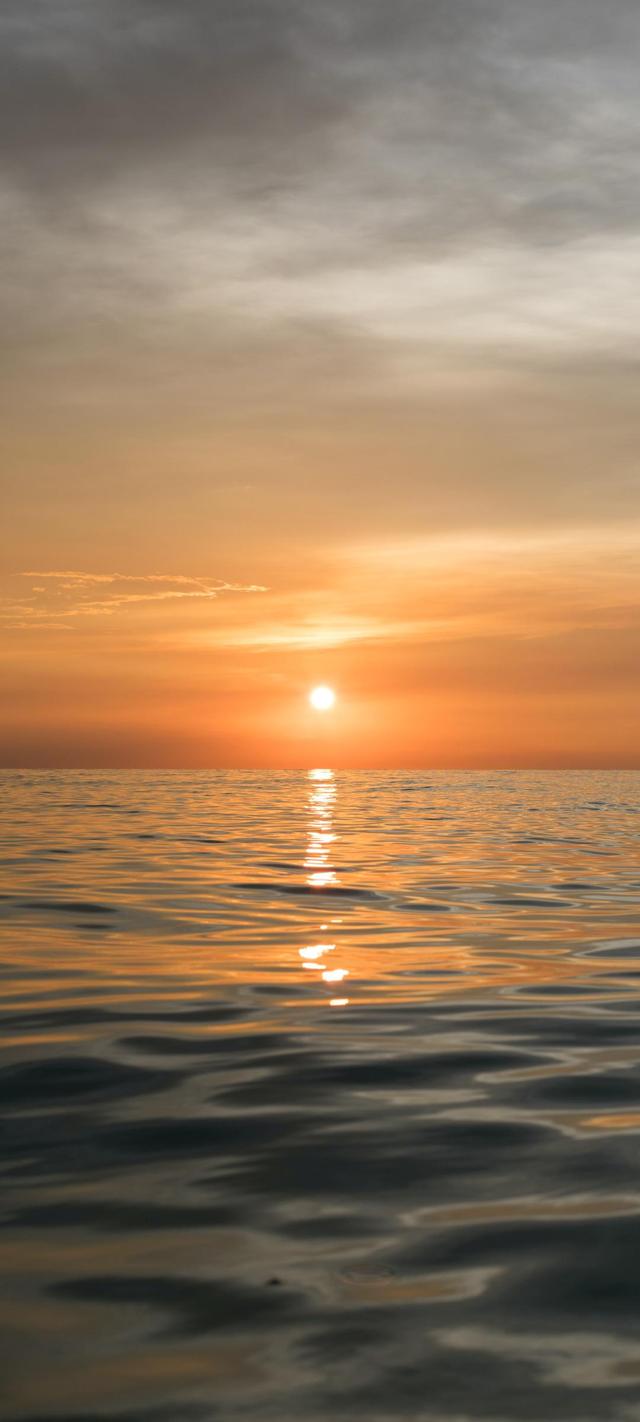 海上日落风景手机桌面壁纸