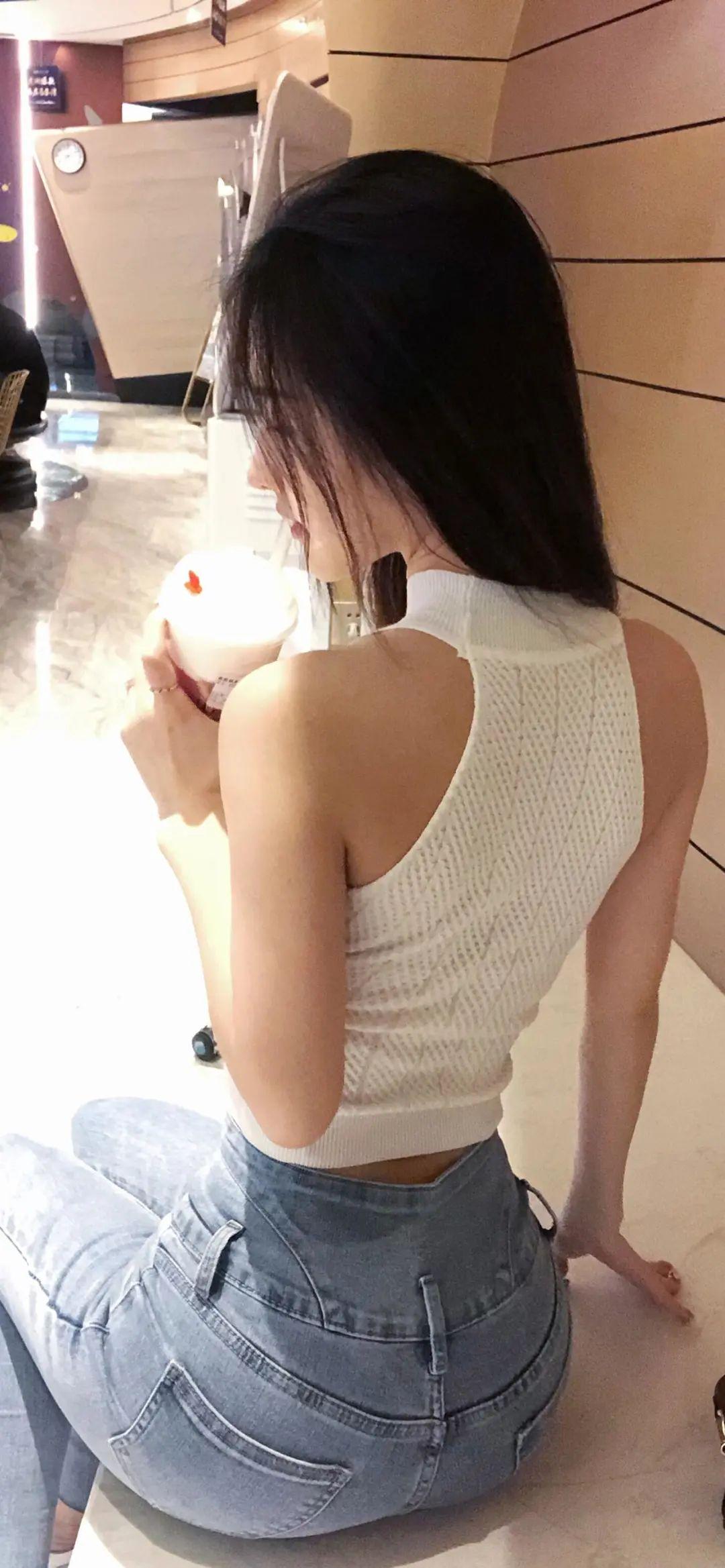 身材好好的美女背影壁纸 手机壁纸