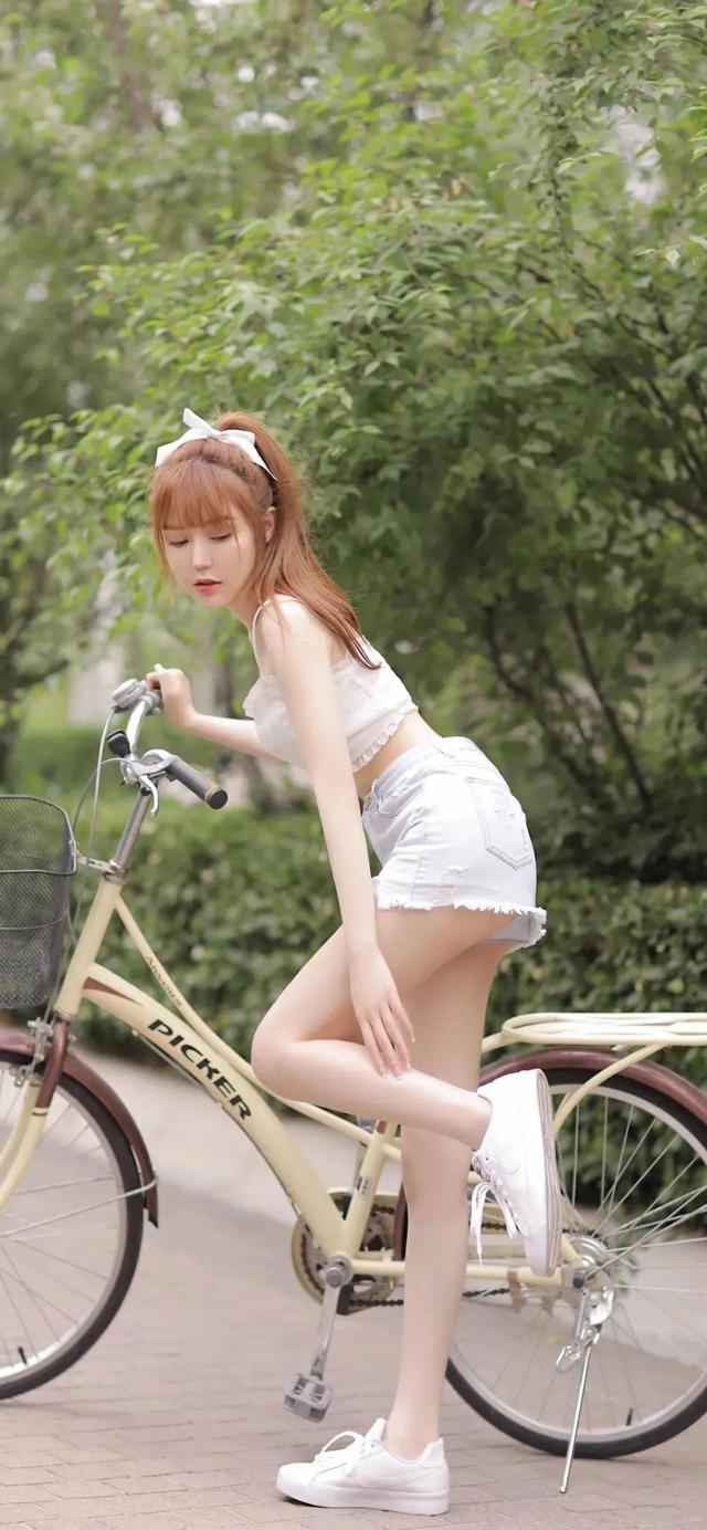 2023高清小清新女生单车手机壁纸