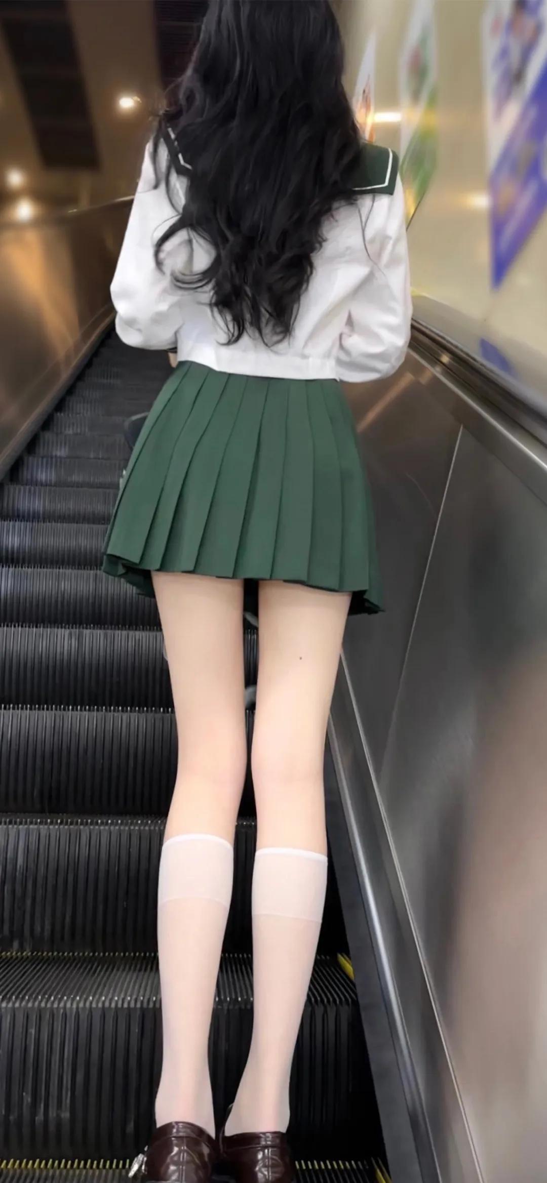 2023女生背影手机壁纸图片大全