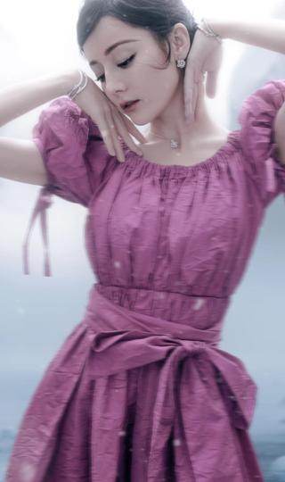 迪丽热巴 紫色裙子照片高清手机壁纸图片