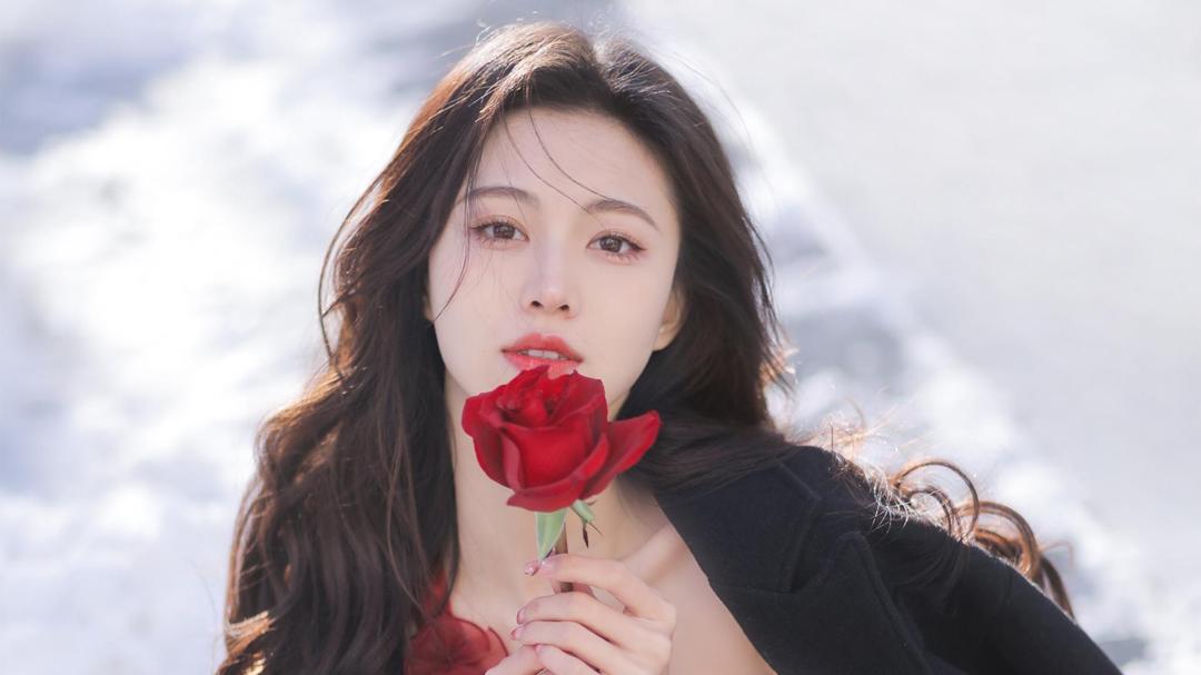 玫瑰花的漂亮美女图片高清下载
