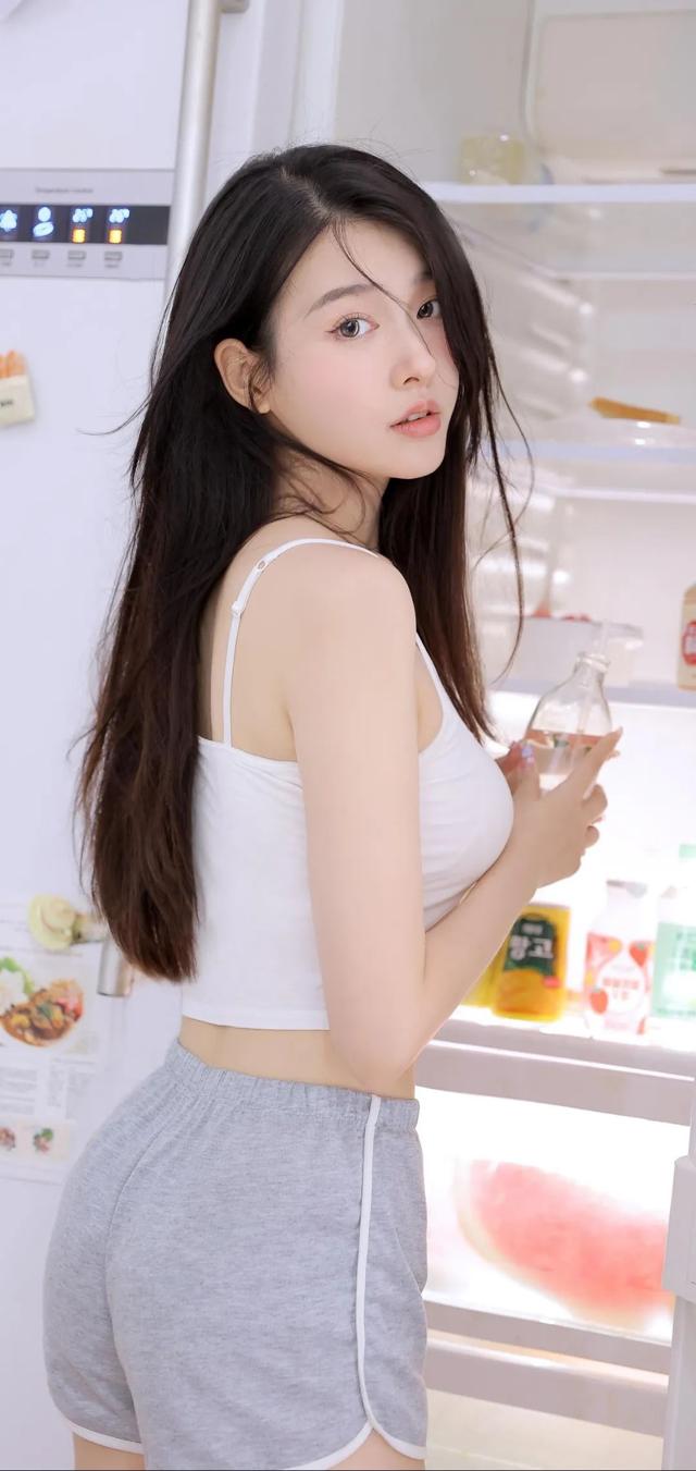 手机壁纸2023最新壁纸高清图女