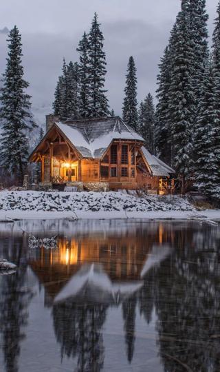 高清冬季森林小屋图片 手机壁纸